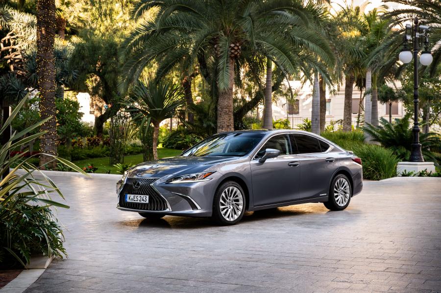  Lexus ES300h 2018 года  (WW) (фото 51 из 71)